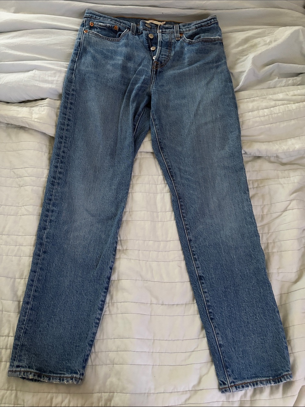 Levi's wedgie Straight-Leg Women's Jeans in Distressed Blue